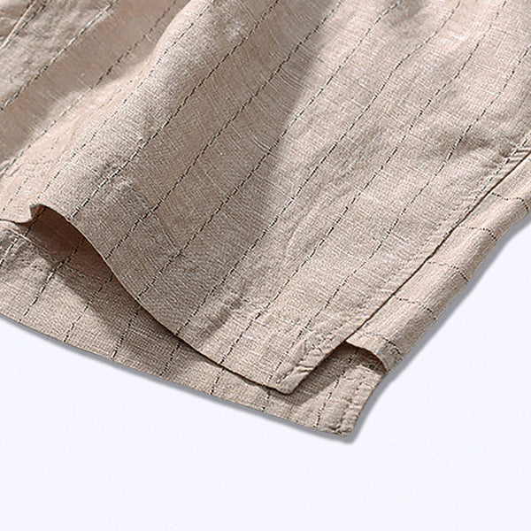 Bermuda de Linho Listrada Romenzi RZ503 feita em linho nobre, leve e respirável, com estampa discreta e caimento sofisticado para estilo refinado.