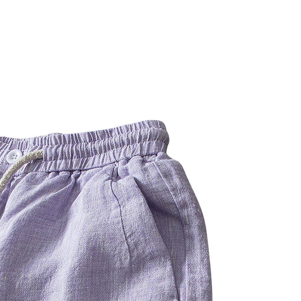 Bermuda Linho Masculina Romenzi Phuket RZ499 feita em tecido leve e arejado, ideal para dias ensolarados, com caimento sofisticado e elegante.