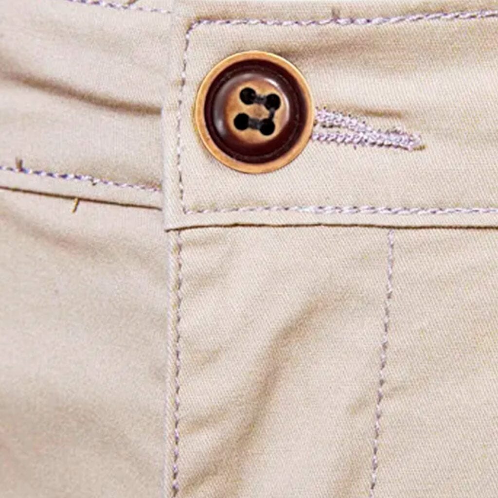 Bermuda Masculina Cetino Romenzi RZ521 feita em brim premium, com caimento moderno, ventilação e design sofisticado que combina conforto e estilo.