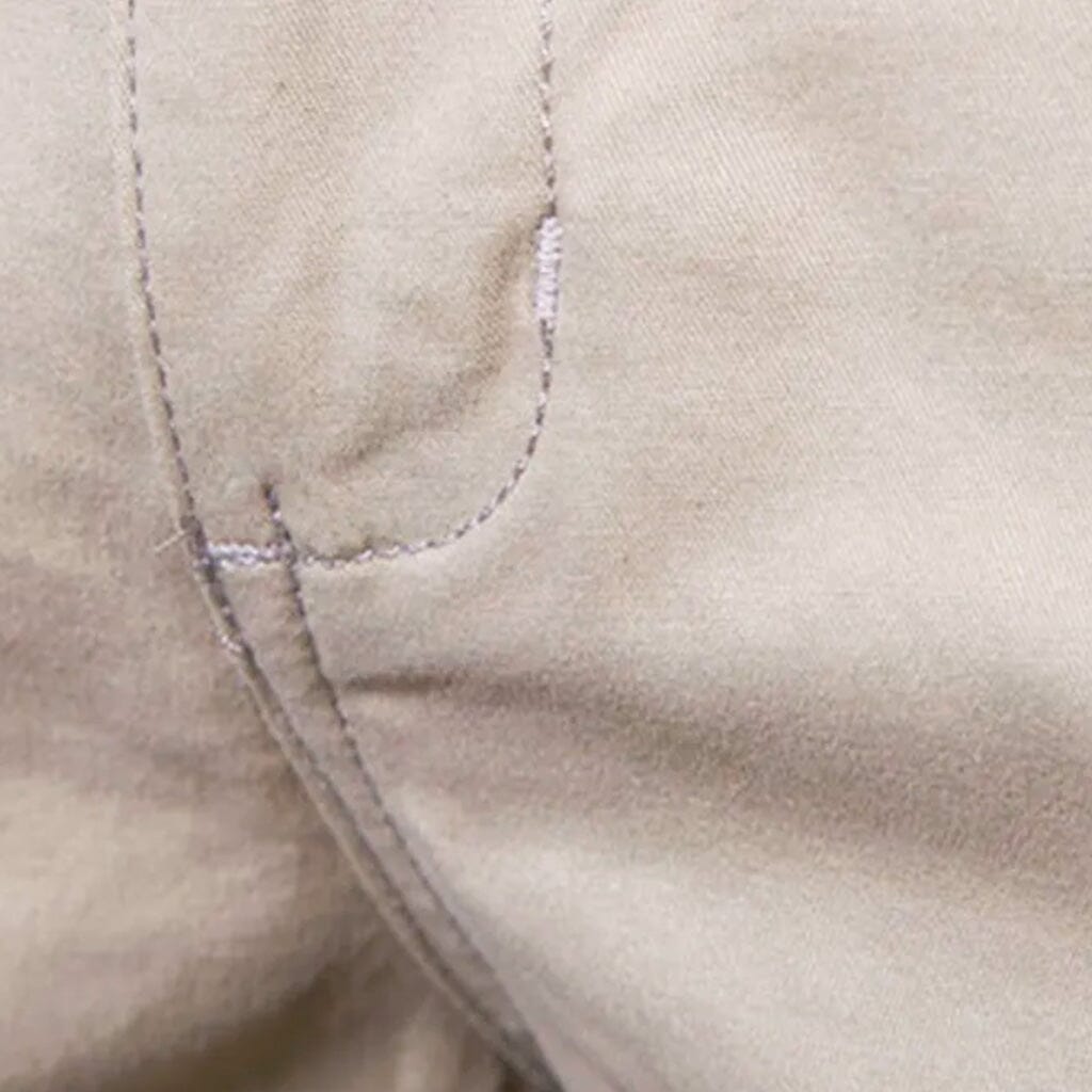 Bermuda Masculina Cetino Romenzi RZ521 feita em brim premium, com caimento moderno, ventilação e design sofisticado que combina conforto e estilo.