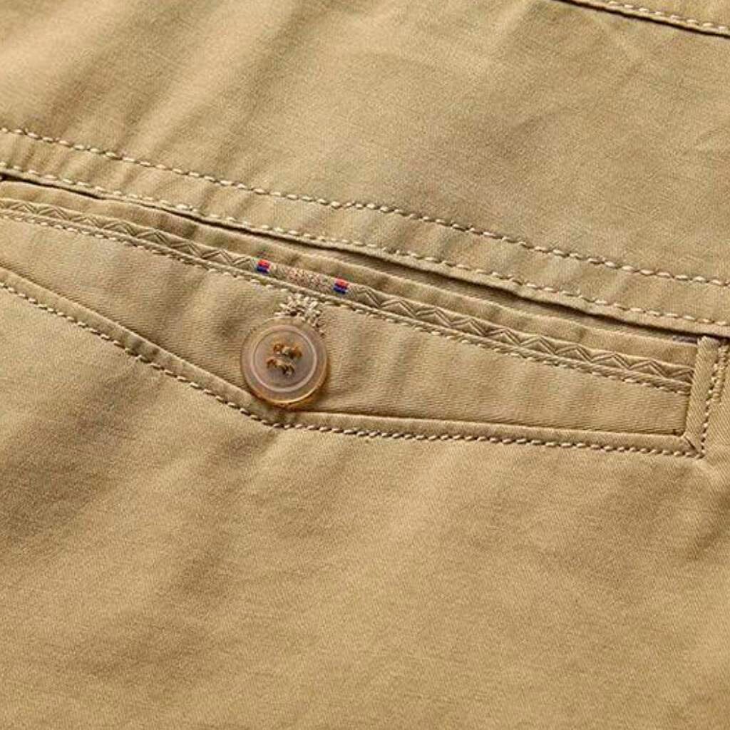 Bermuda Masculina Classic Comfort Romenzi RZ517 feita em brim premium, com caimento ajustado, resistência e design moderno que une estilo e conforto.