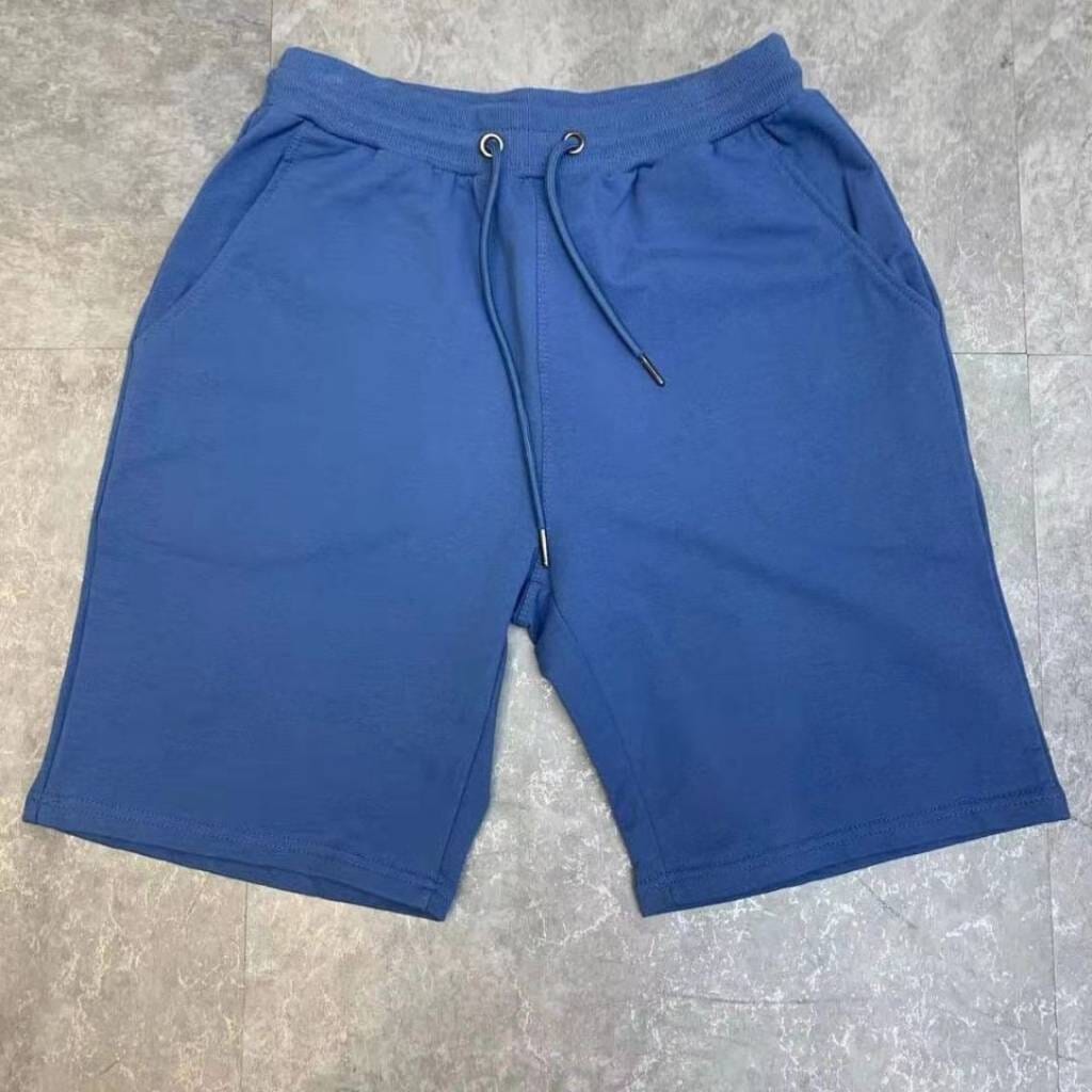 Bermuda Masculina Cotton Romenzi RZ522 feita em algodão premium, leve e ventilada, com caimento moderno que une conforto, praticidade e sofisticação.