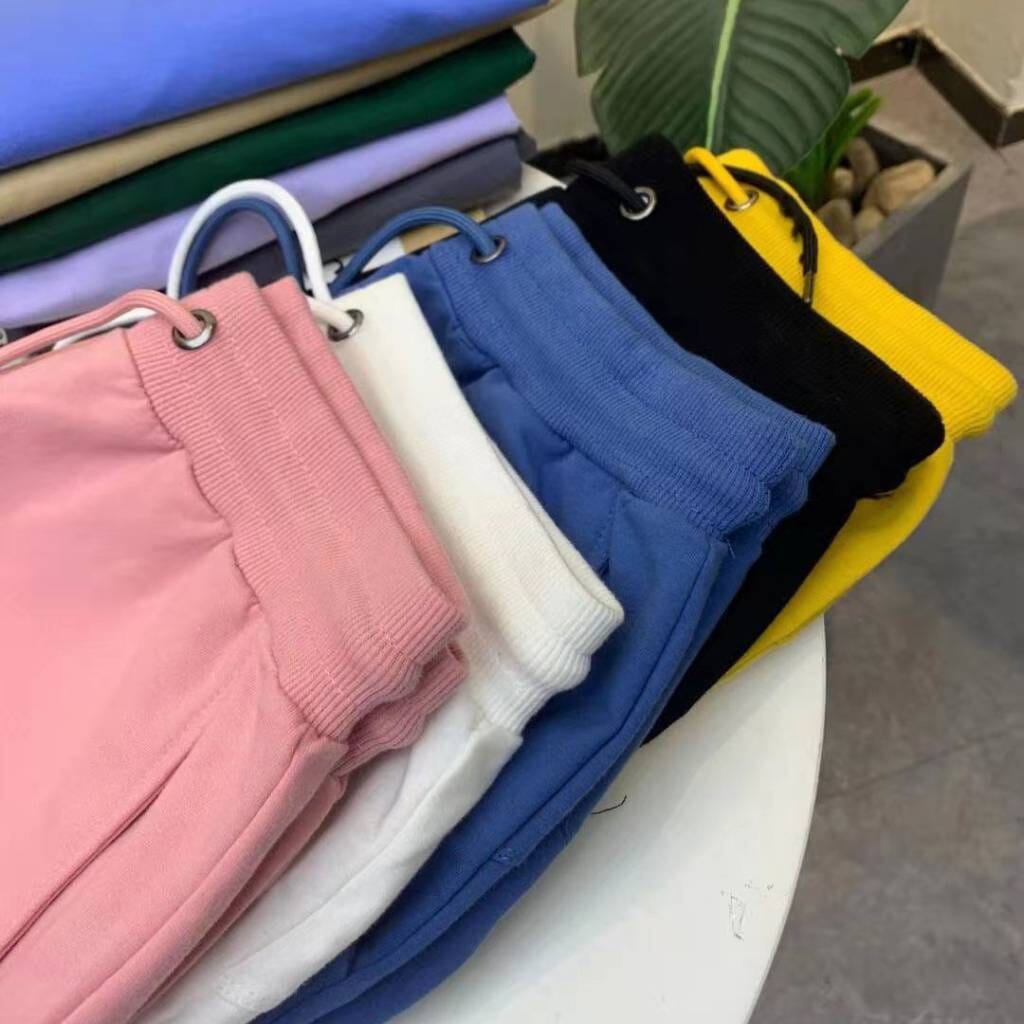 Bermuda Masculina Cotton Romenzi RZ522 feita em algodão premium, leve e ventilada, com caimento moderno que une conforto, praticidade e sofisticação.