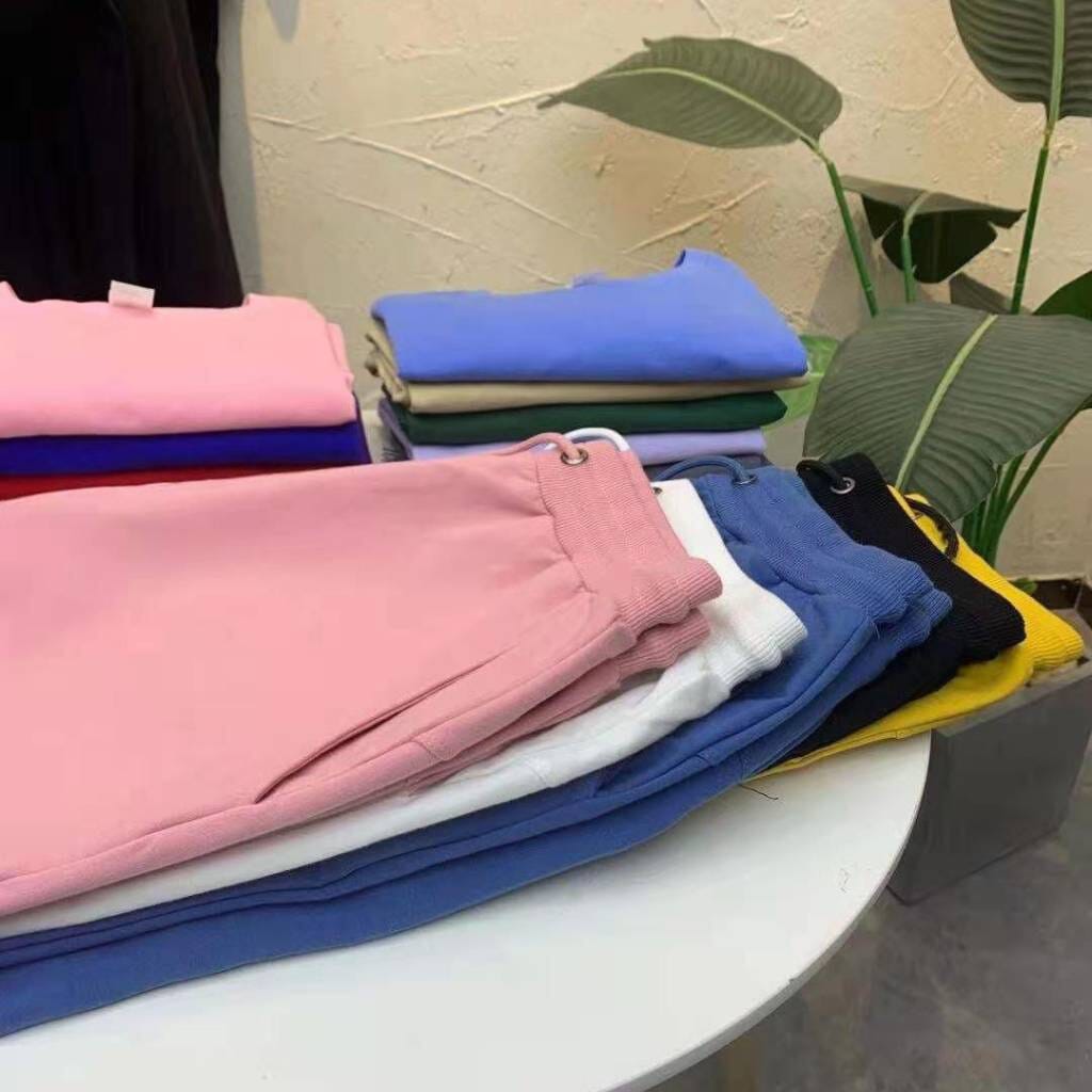 Bermuda Masculina Cotton Romenzi RZ522 feita em algodão premium, leve e ventilada, com caimento moderno que une conforto, praticidade e sofisticação.