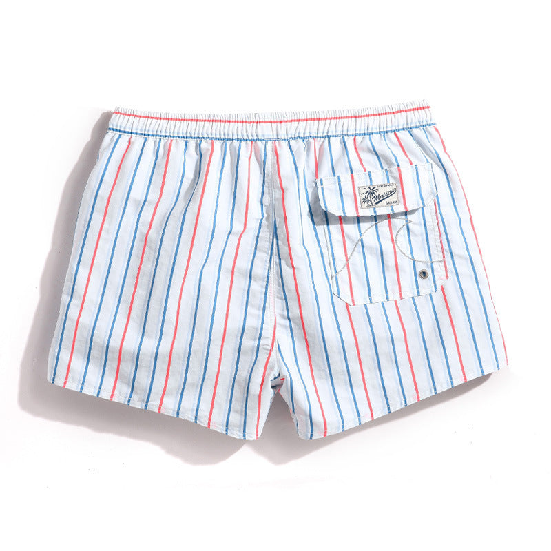 Bermuda Masculina Praia Listrada Romenzi RZ504 em tecido leve e respirável, estampa listrada clássica e modelagem moderna para estilo versátil e elegante.