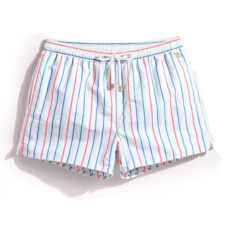 Bermuda Masculina Praia Listrada Romenzi RZ504 em tecido leve e respirável, estampa listrada clássica e modelagem moderna para estilo versátil e elegante.