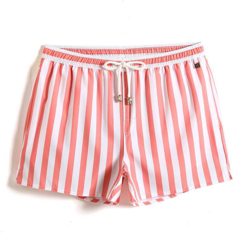 Bermuda Masculina Praia Listrada Romenzi RZ504 em tecido leve e respirável, estampa listrada clássica e modelagem moderna para estilo versátil e elegante.