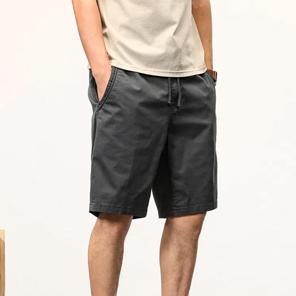Bermuda Masculina Street Romenzi RZ514 feita em sarja premium, caimento ajustado e design moderno que une conforto, durabilidade e estilo versátil.