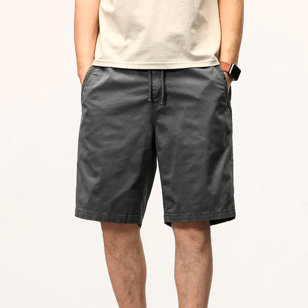Bermuda Masculina Street Romenzi RZ514 feita em sarja premium, caimento ajustado e design moderno que une conforto, durabilidade e estilo versátil.