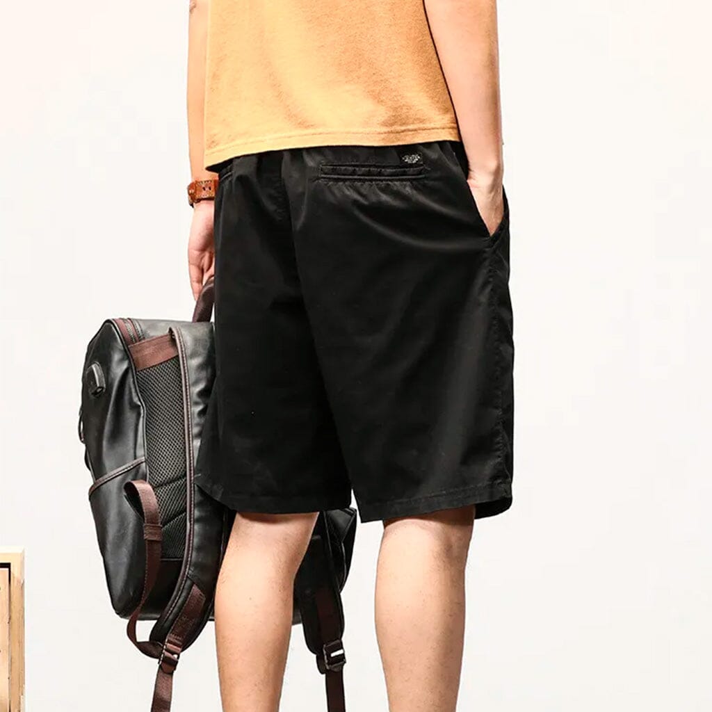 Bermuda Masculina Street Romenzi RZ514 feita em sarja premium, caimento ajustado e design moderno que une conforto, durabilidade e estilo versátil.