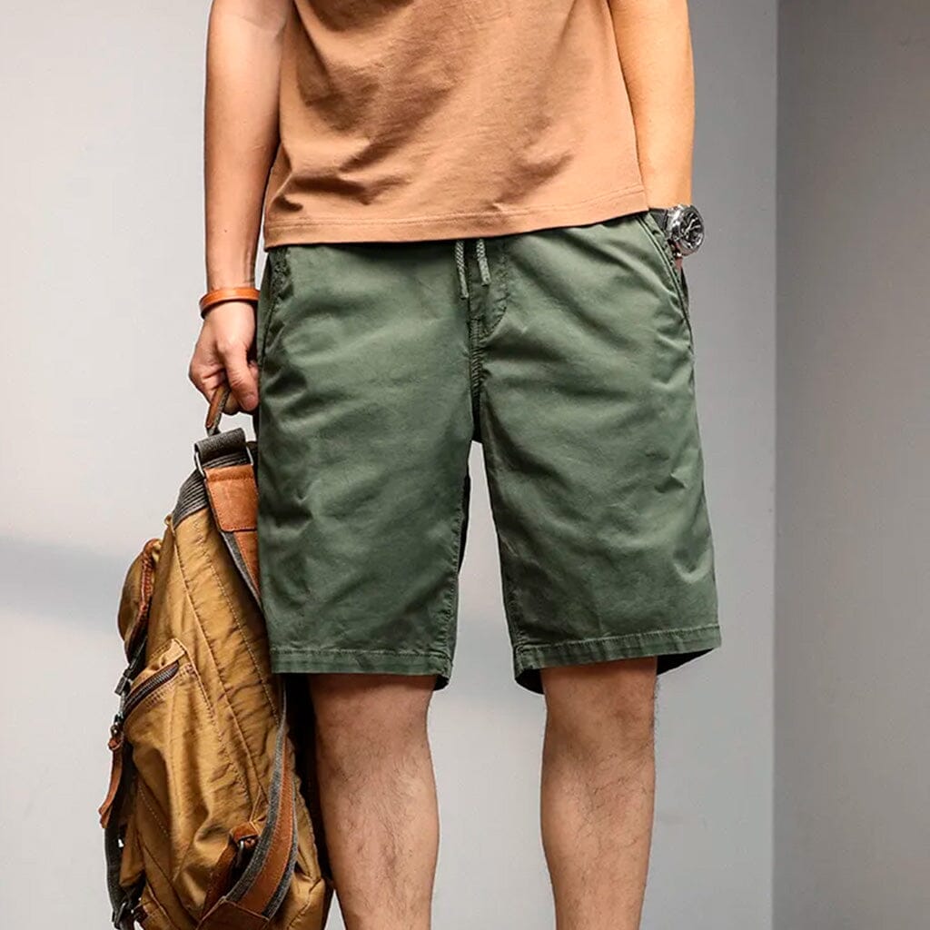 Bermuda Masculina Street Romenzi RZ514 feita em sarja premium, caimento ajustado e design moderno que une conforto, durabilidade e estilo versátil.