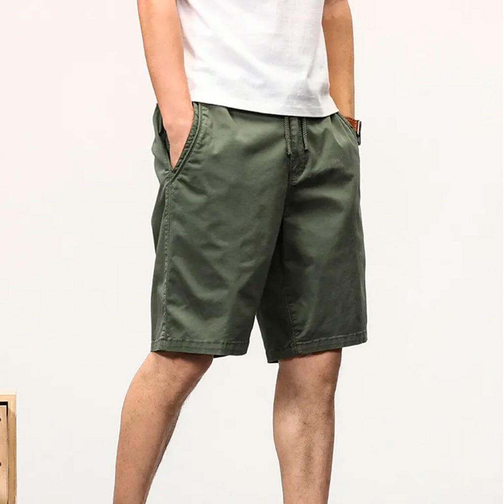 Bermuda Masculina Street Romenzi RZ514 feita em sarja premium, caimento ajustado e design moderno que une conforto, durabilidade e estilo versátil.