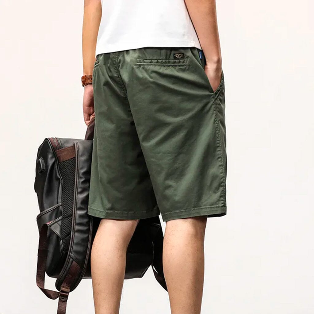 Bermuda Masculina Street Romenzi RZ514 feita em sarja premium, caimento ajustado e design moderno que une conforto, durabilidade e estilo versátil.