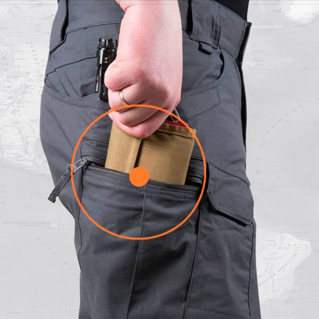 Bermuda Masculina Tática e Impermeável Romenzi RZ524 feita em brim premium, com caimento moderno, proteção contra água e design funcional com bolsos.