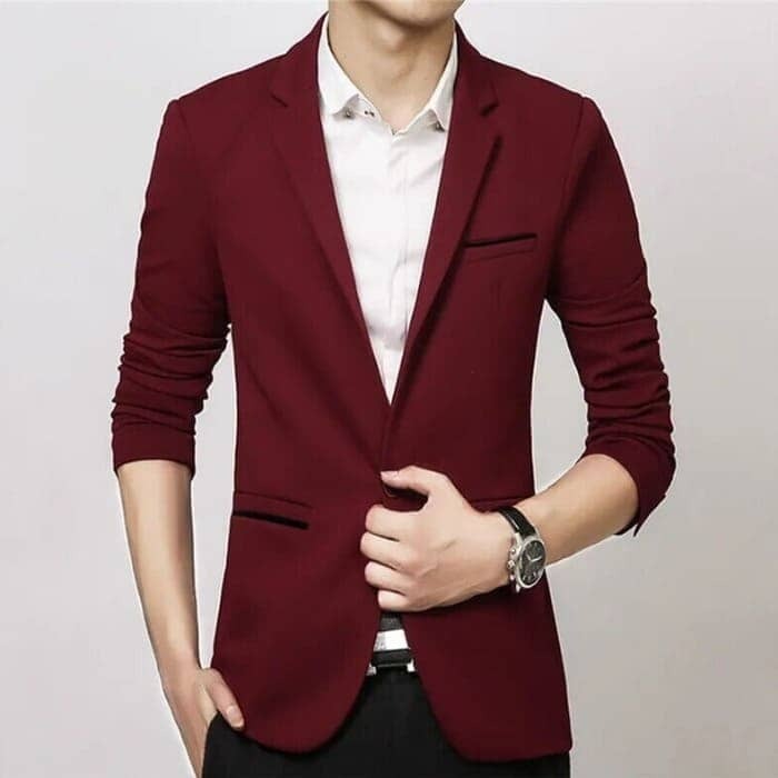 Blazer Masculino Romenzi Scobar RZ053, feito com materiais de excelência, design elegante e acabamento primoroso. Ideal para eventos formais e especiais.