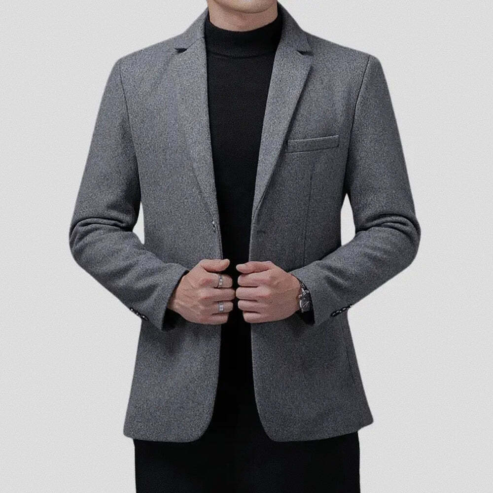 Blazer Masculino Slim Herrera Romenzi RZ061, com design slim fit, moderno e confortável. Disponível em materiais de alta qualidade.