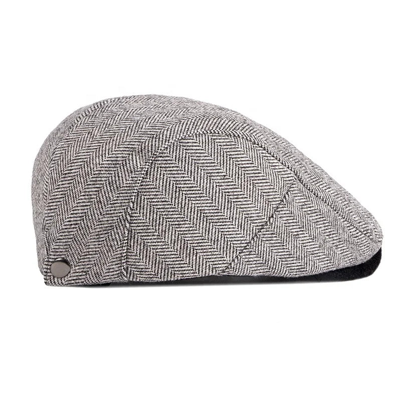 Boina Masculina Scotland Romenzi RZ266 com design clássico, materiais premium e ajuste ergonômico. Ideal para ocasiões casuais e formais com máxima sofisticação