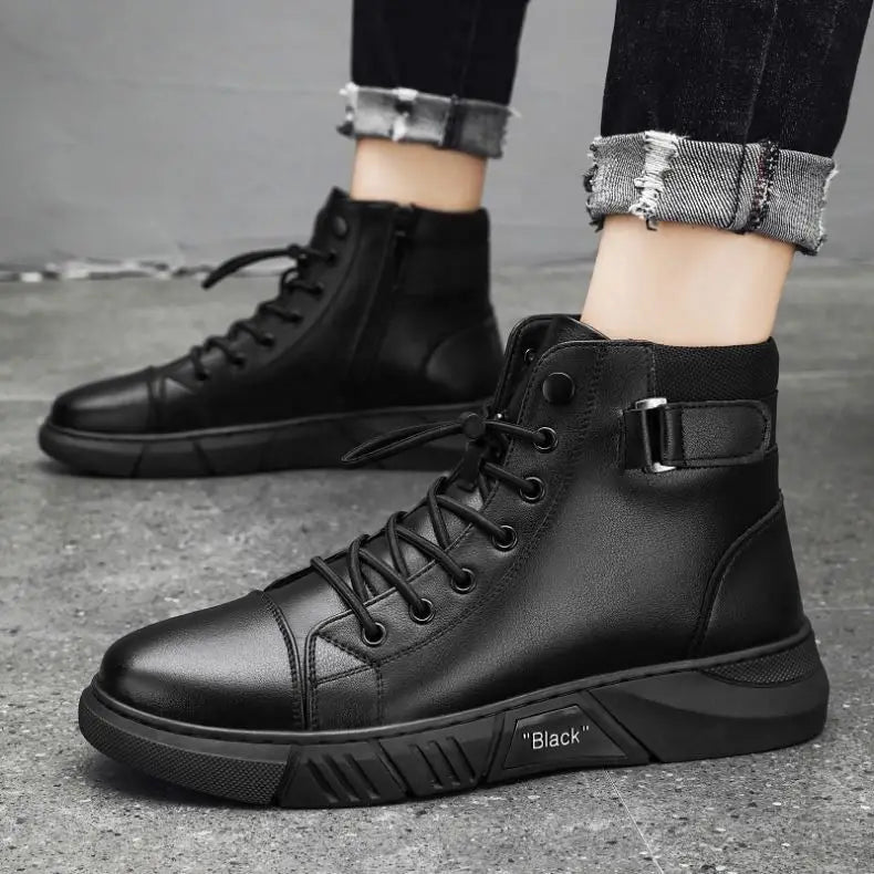 Bota de Couro Masculina Romenzi Black RZ280 feita em couro italiano, com solado antiderrapante e design moderno. Elegância para looks casuais