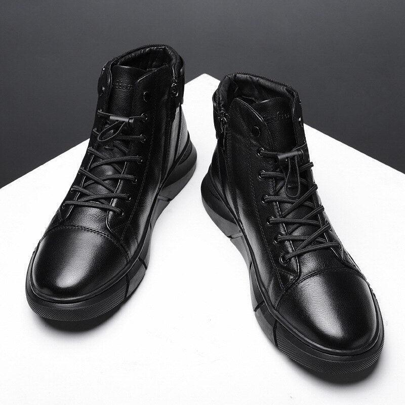 Bota de Couro Masculina Romenzi Black RZ280 feita em couro italiano, com solado antiderrapante e design moderno. Elegância para looks casuais
