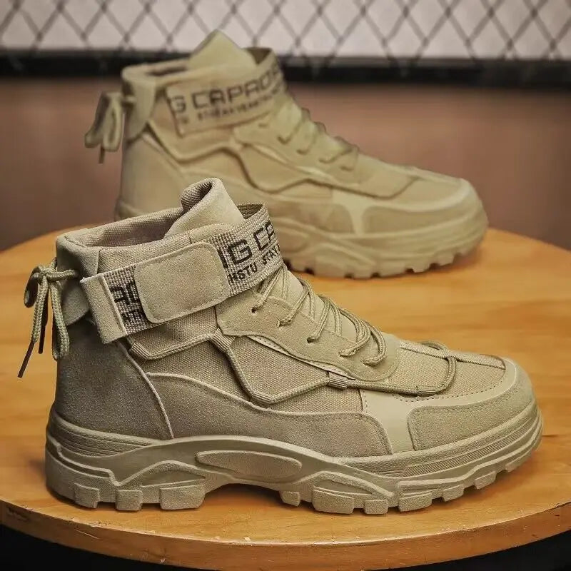 Bota Masculina British Romenzi RZ285 feita em couro premium, com solado antiderrapante e design robusto. Ideal para uso diário e aventuras ao ar livre.