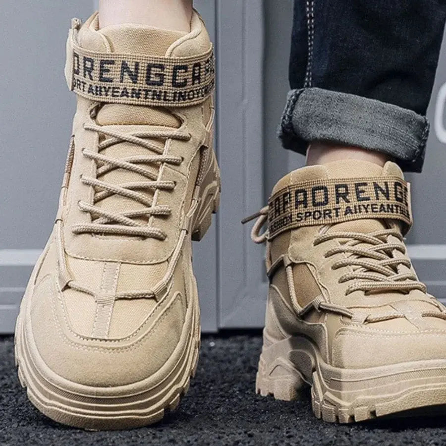 Bota Masculina British Romenzi RZ285 feita em couro premium, com solado antiderrapante e design robusto. Ideal para uso diário e aventuras ao ar livre.