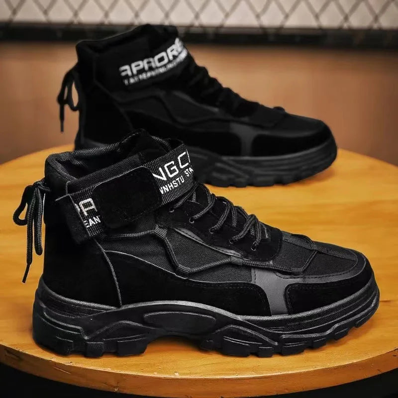 Bota Masculina British Romenzi RZ285 feita em couro premium, com solado antiderrapante e design robusto. Ideal para uso diário e aventuras ao ar livre.