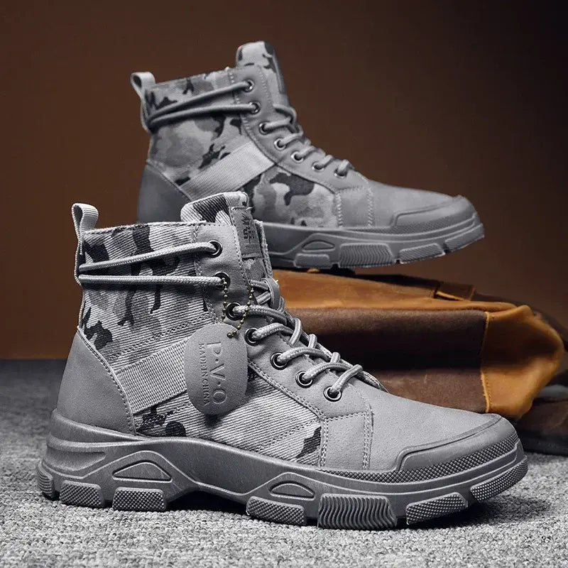 Bota Masculina Camuflada Speed Romenzi RZ286 feita em couro legítimo com solado antiderrapante e visual camuflado. Ideal para uso casual e formal.