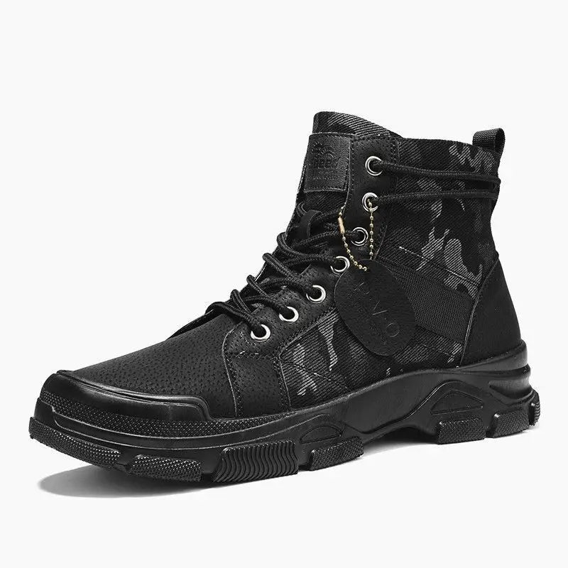 Bota Masculina Camuflada Speed Romenzi RZ286 feita em couro legítimo com solado antiderrapante e visual camuflado. Ideal para uso casual e formal.