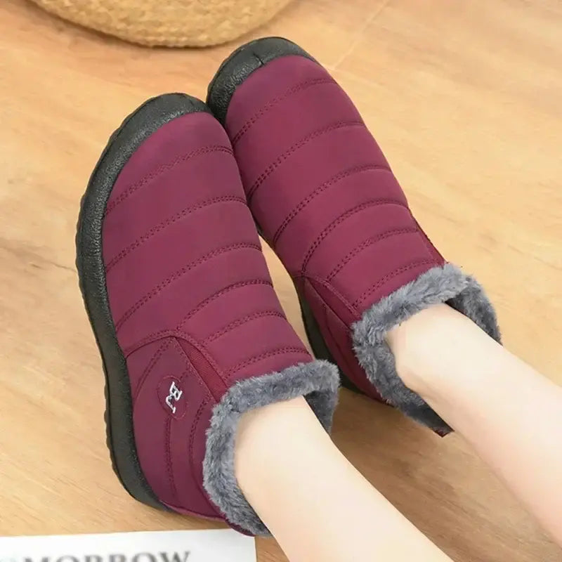 Bota Masculina com Forro Romenzi RZ287 confeccionada em poliéster premium com forro de pelúcia e solado antiderrapante. Design moderno e funcional.