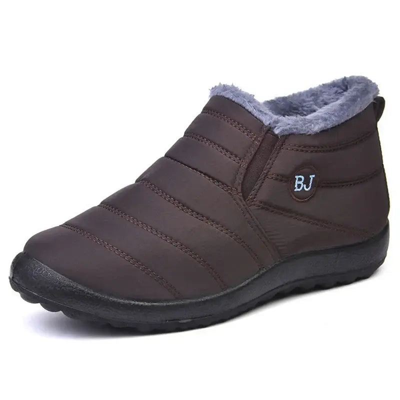 Bota Masculina com Forro Romenzi RZ287 confeccionada em poliéster premium com forro de pelúcia e solado antiderrapante. Design moderno e funcional.