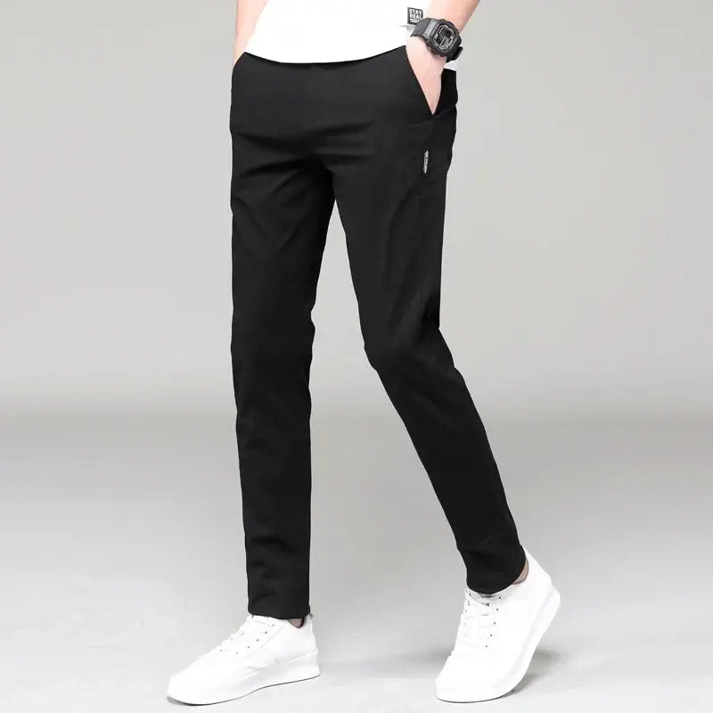 Calça Casual Masculina Romenzi RZ004 com design elegante e ajuste confortável, perfeita para ocasiões casuais.