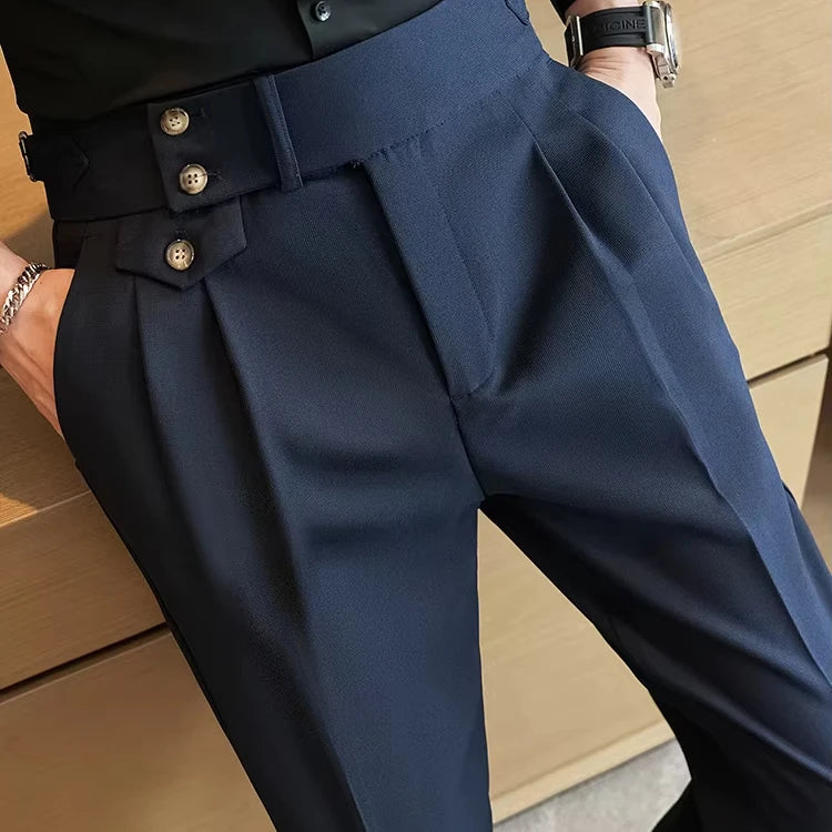 Calça Alfaiataria Masculina Romenzi RZ253 com design sofisticado e acabamento impecável. Ideal para versatilidade e elegância em diversas ocasiões.