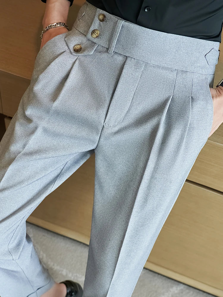 Calça Alfaiataria Masculina Romenzi RZ253 com design sofisticado e acabamento impecável. Ideal para versatilidade e elegância em diversas ocasiões.