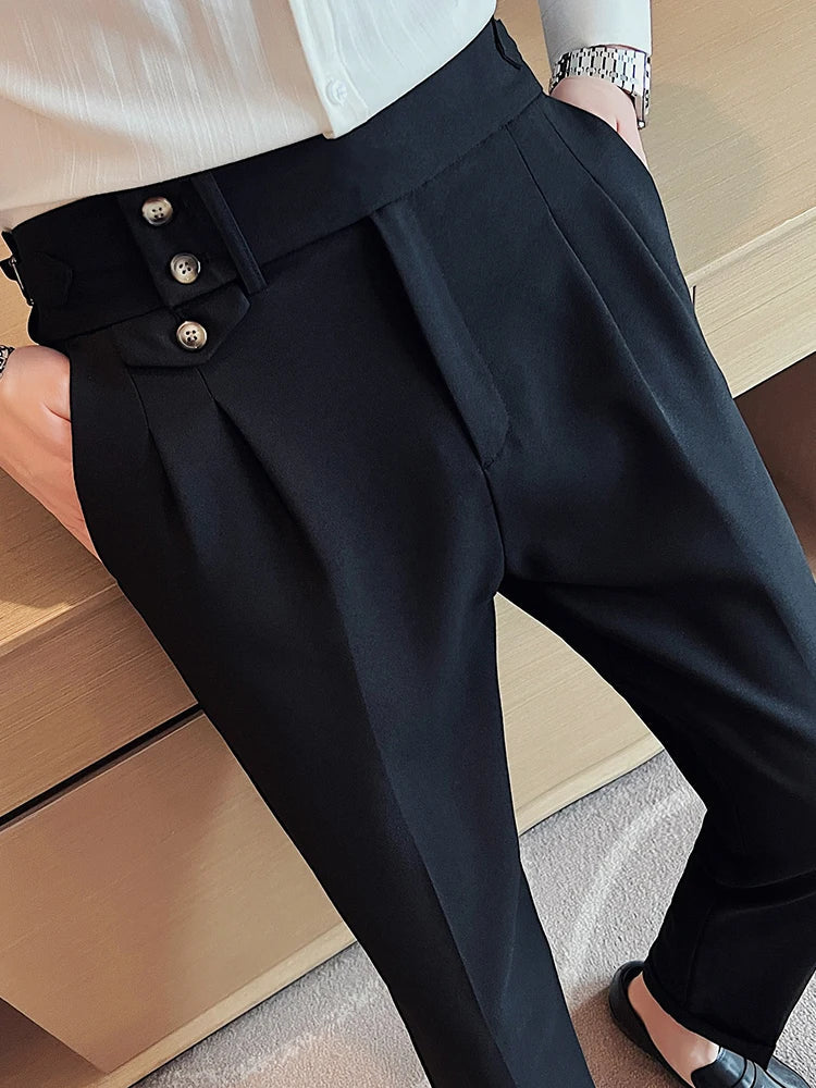 Calça Alfaiataria Masculina Romenzi RZ253 com design sofisticado e acabamento impecável. Ideal para versatilidade e elegância em diversas ocasiões.