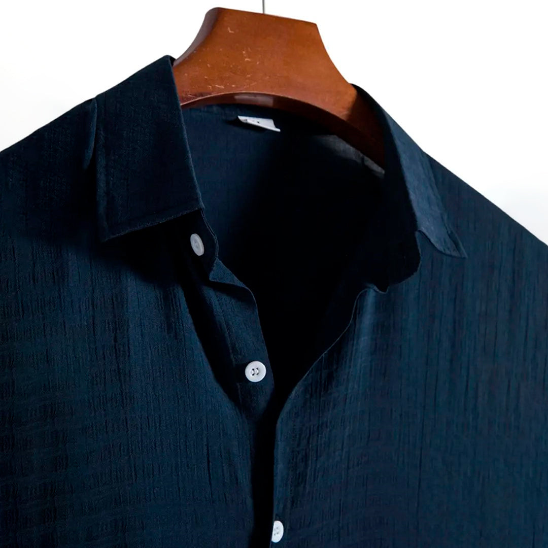Camisa Manga Curta Básica Romenzi Modern RZ571 feita em tecido de alta qualidade, com design clean e caimento impecável que une conforto e sofisticação.