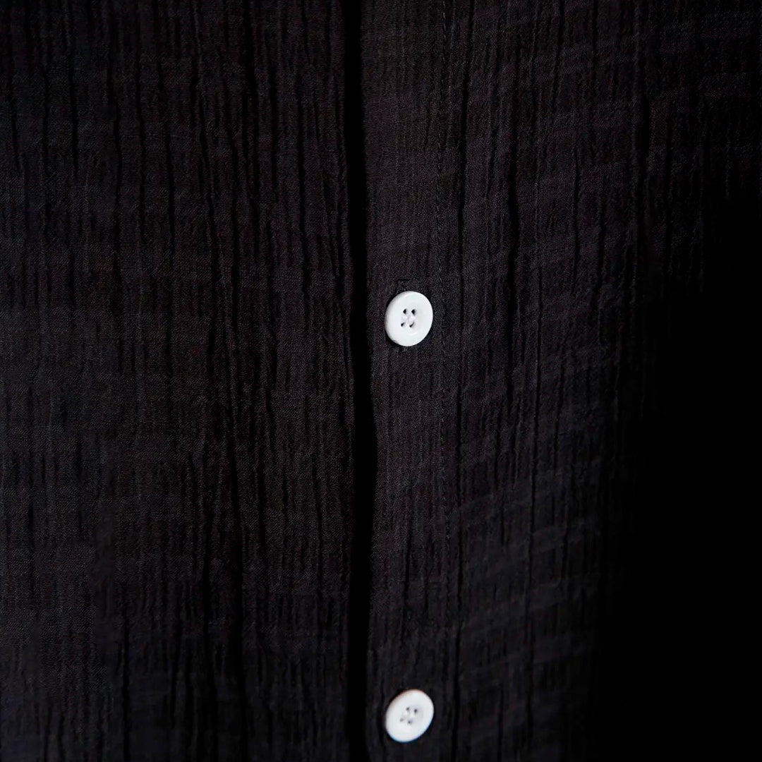 Camisa Manga Curta Básica Romenzi Modern RZ571 feita em tecido de alta qualidade, com design clean e caimento impecável que une conforto e sofisticação.