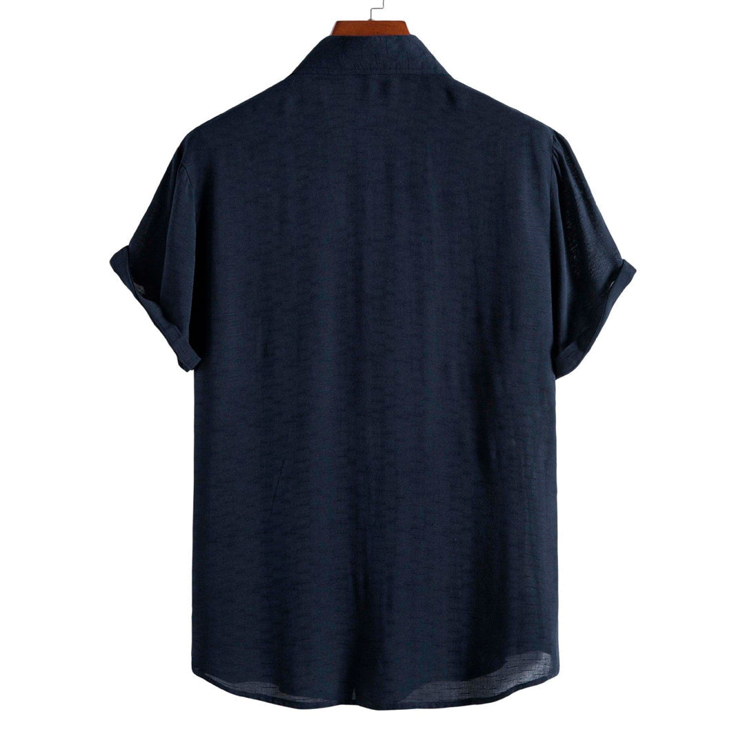 Camisa Manga Curta Lisa Romenzi Everyday RZ599 feita em tecido leve e de alta qualidade, com design clean que une conforto, estilo e versatilidade.