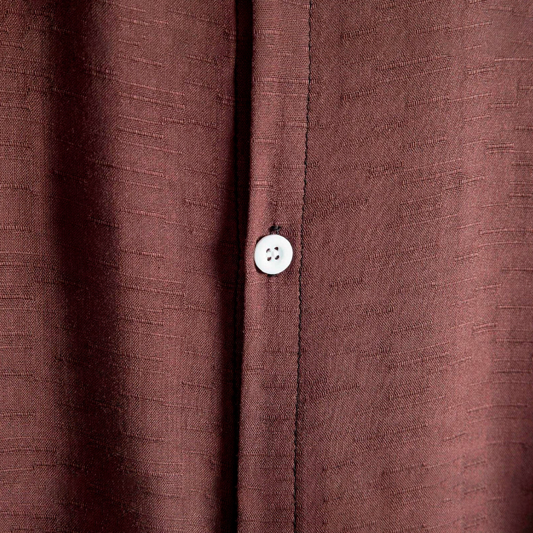 Camisa Manga Curta Lisa Romenzi Everyday RZ599 feita em tecido leve e de alta qualidade, com design clean que une conforto, estilo e versatilidade.