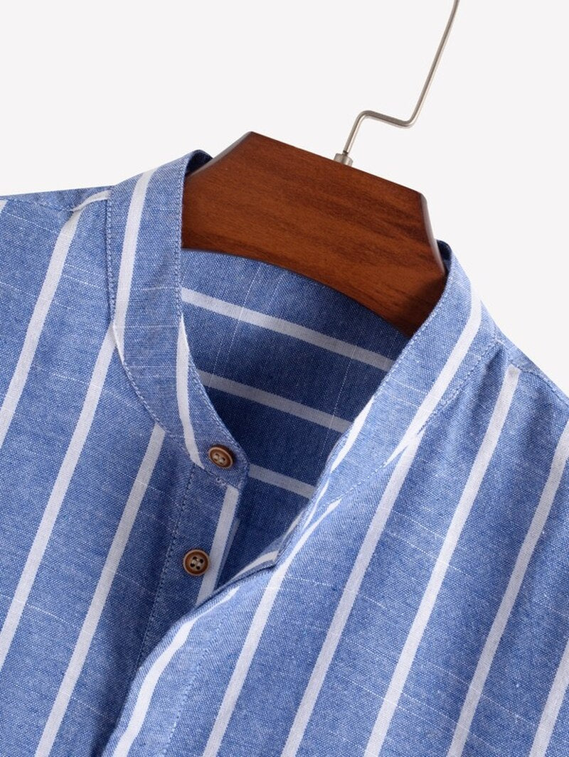 Camisa Manga Curta Romenzi Sierra RZ594 feita em tecido leve, com estampas abstratas modernas e caimento impecável que une frescor, estilo e elegância.