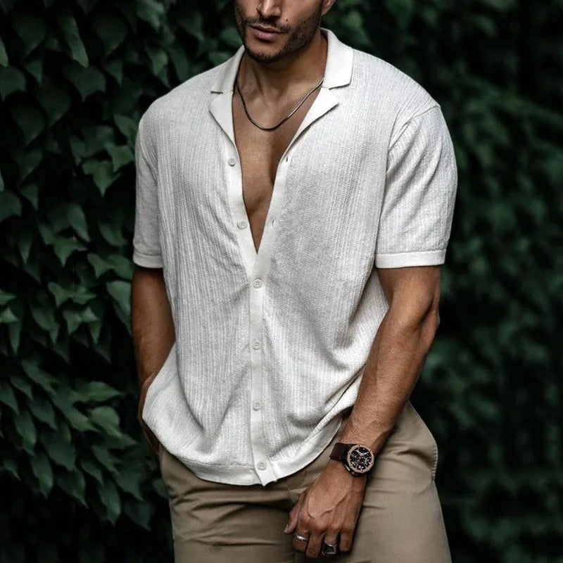 Camisa Masculina Romenzi RZ020 com design moderno, gola polo, modelagem ajustada e tecido respirável para conforto e elegância.