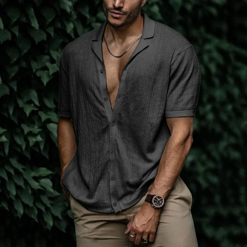 Camisa Masculina Romenzi RZ020 com design moderno, gola polo, modelagem ajustada e tecido respirável para conforto e elegância.