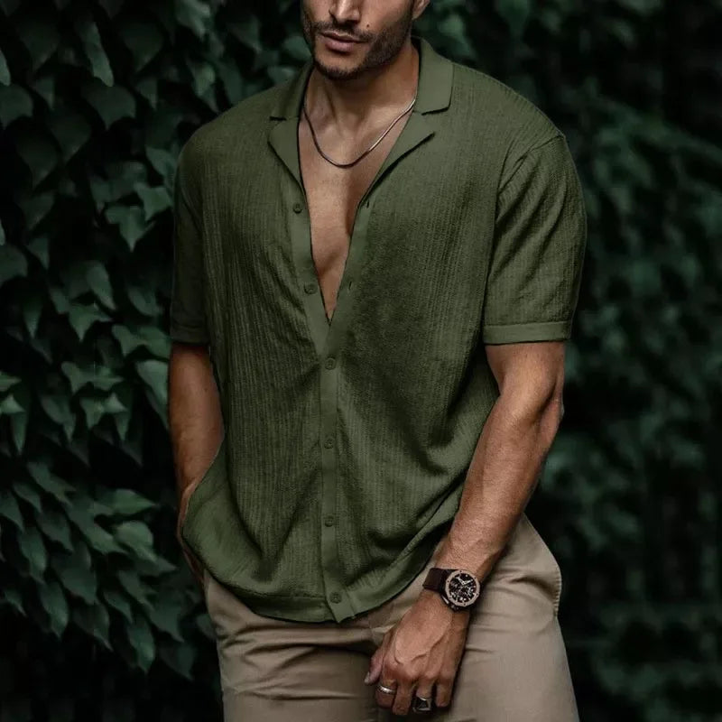 Camisa Masculina Romenzi RZ020 com design moderno, gola polo, modelagem ajustada e tecido respirável para conforto e elegância.