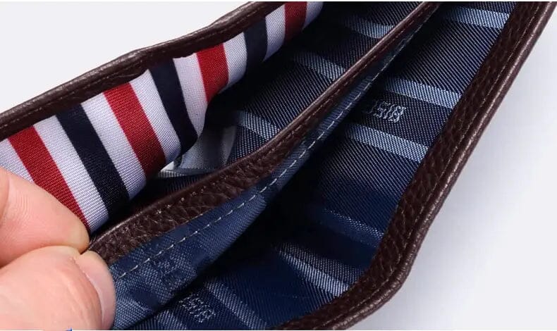 Carteira Masculina Bison Romenzi RZ479 em couro PU premium com design elegante, porta-cartões, espaço para moedas e notas.