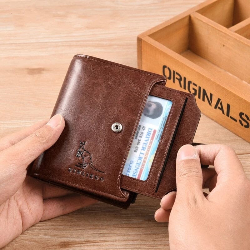 Carteira Masculina Dylan Romenzi RZ491 em couro PU marrom, com compartimentos para documentos, CNH e cartões. Design compacto e funcional.