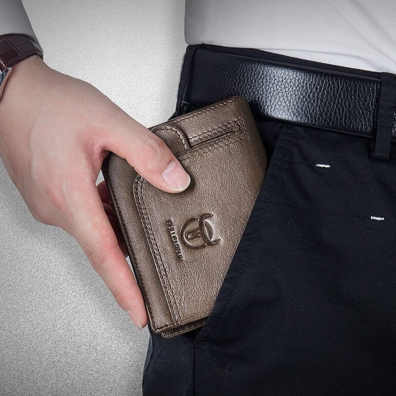 Carteira Masculina Kalel Romenzi RZ477 em couro PU, design compacto, organização inteligente e toque sofisticado para uso diário com elegância.