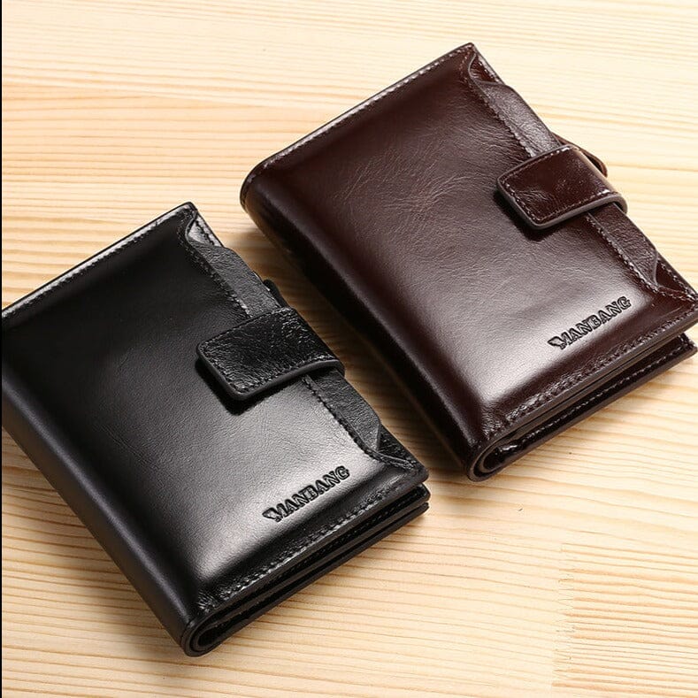 Carteira Masculina de Couro Romenzi RZ478 com zíper, porta-cartões, compartimentos internos e acabamento sofisticado em couro legítimo.