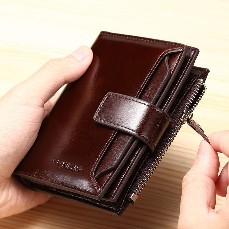 Carteira Masculina de Couro Romenzi RZ478 com zíper, porta-cartões, compartimentos internos e acabamento sofisticado em couro legítimo.