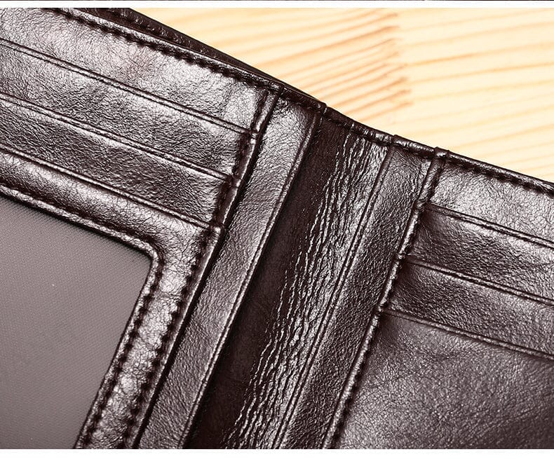 Carteira Masculina de Couro Romenzi RZ478 com zíper, porta-cartões, compartimentos internos e acabamento sofisticado em couro legítimo.