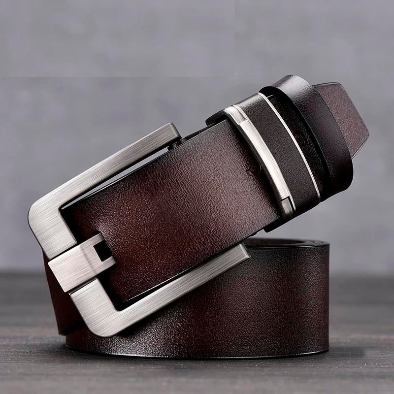 Cinto Masculino Romenzi RZ345 em couro PU nas cores preto e marrom com fivela metálica resistente e design versátil para qualquer ocasião.