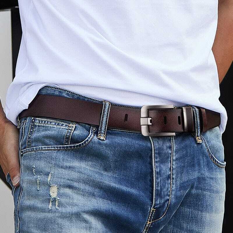 Cinto Masculino Romenzi RZ345 em couro PU nas cores preto e marrom com fivela metálica resistente e design versátil para qualquer ocasião.